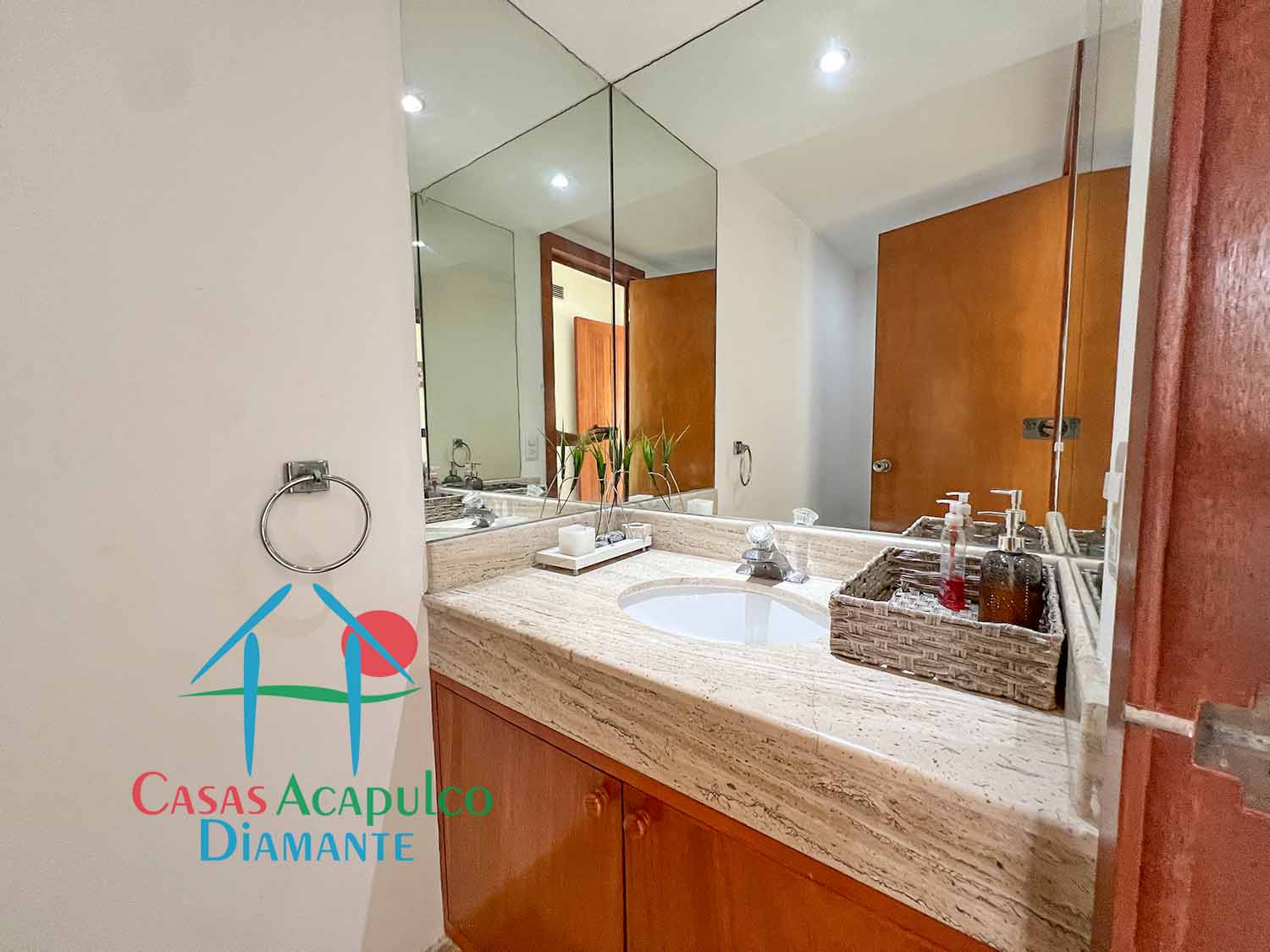 Xcaret 15 - Baño de visitas 1